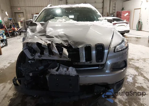 2015 Jeep Cherokee Latitude z USA, uszkodzony, nr VIN 1C4PJMCS9FW690871